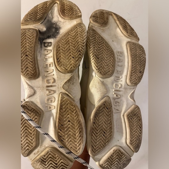 Balenciaga triple s athletic shoes for men - Picture 3 of 4